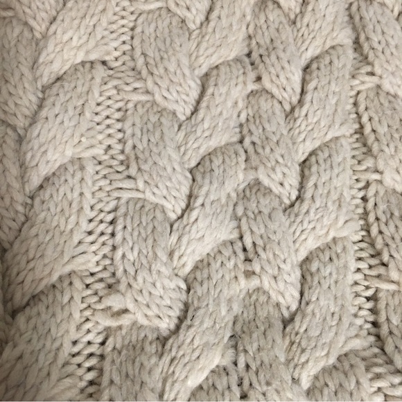 Chunky Cable knit circle infinity scarf oatmeal Alice V ITALY EUC - Picture 8 of 10